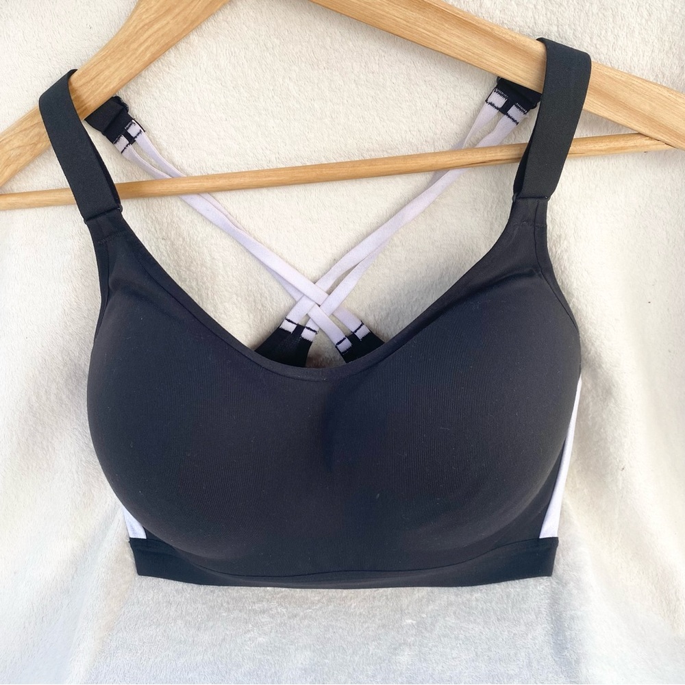 Victoria Sport Incredible Strappy Back Sport Bra Womens 34DDD Black White